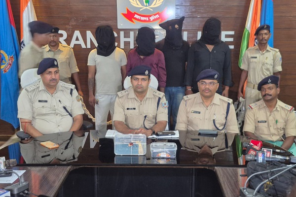 रंगदारी नहीं मिली तो बस चालक पर चला दी गोली, पुलिस ने चार को दबोचा बस