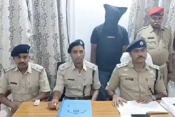 साइबर अपराधियों को उपलब्ध कराता था लोगों के बैंक खाते, पुलिस ने दबोचा साइबर