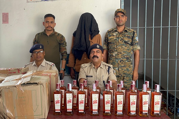 चतरा में 408 बोतल शराब के साथ तस्कर धराया, बिहार भेजने की थी तैयारी चतरा