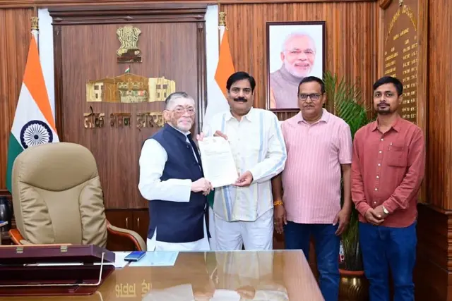 एनपीयू छात्रों की आवाज बने विधायक सत्येंद्र नाथ तिवारी, राज्यपाल से मिलकर की बड़ी मांग