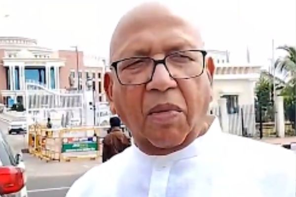 झारखंड रास चुनाव में क्रॉस वोटिंग के संकेत, सरयू राय बोले- थाली टेढ़ी होती है तो वोट ढुलक जाता है क्रॉस