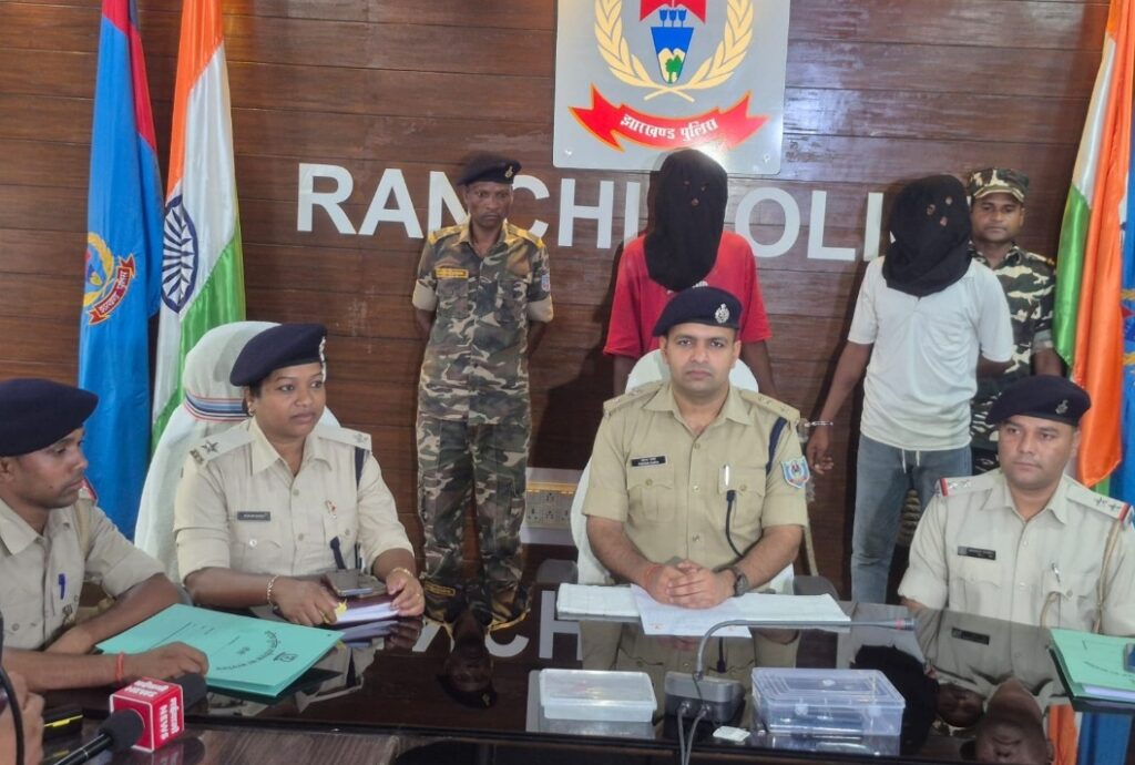 चाकू मा’रकर गृहरक्षक से स्कूटी लूटने वाले दो धराए, फर्जी नंबर प्लेट लगाकर चला रहे थे गाड़ी