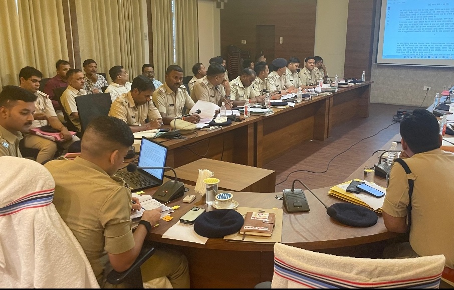 रामगढ़ में अपराध पर सख्ती, एसपी मुकेश लुनायत ने दिए कड़े निर्देश