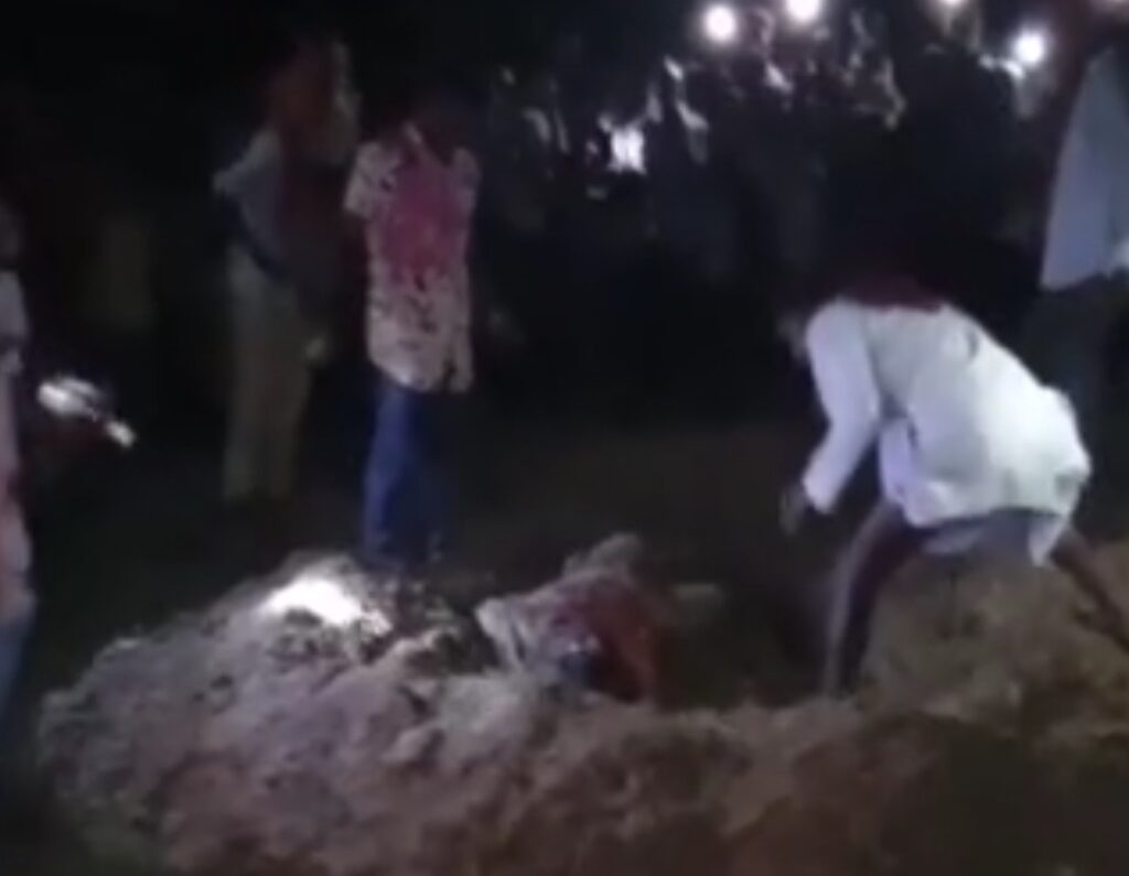 एक कॉल के बाद घर से निकला युवक, दो दिन बाद बालू में दबा मिला शव