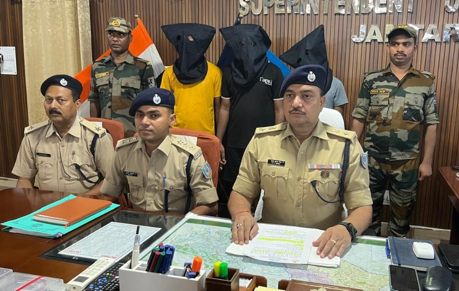फर्जी कस्टमर केयर नंबर और क्रेडिट कार्ड अपडेट के नाम पर करते थे ठगी, पुलिस ने 3 को दबोचा