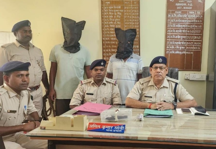 अपराध की साजिश पर पुलिस का वार, पिस्टल और गोलियों के साथ दो गिरफ्तार