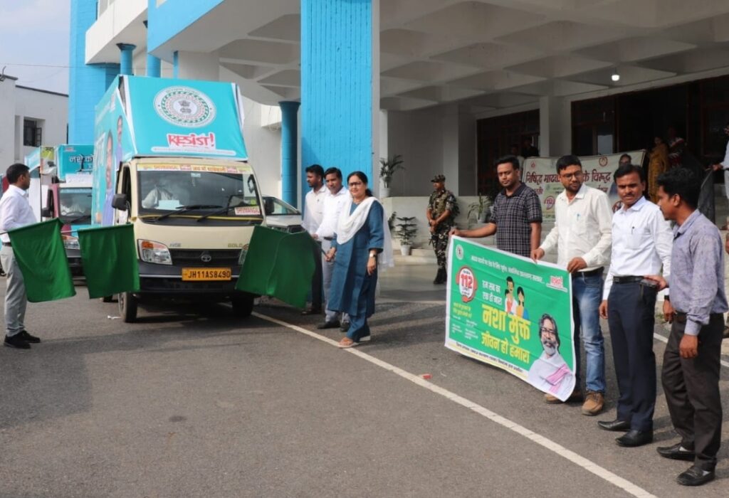 नशामुक्त सिमडेगा की मुहिम को मिली रफ्तार, डीसी ने रवाना किया जागरूकता रथ
