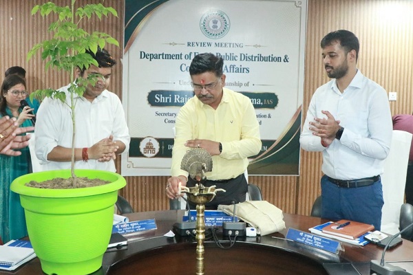 पात्र लाभुकों तक समय पर पहुंचे राशन, वितरण व्यवस्था में लापरवाही नहीं होगी बर्दाश्त : सचिव सचिव