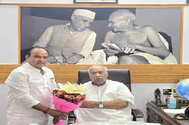 अस्पताल में खड़गे-इरफान की मुलाकात, अंसारी बोले- संघर्ष से मिली नई प्रेरणा