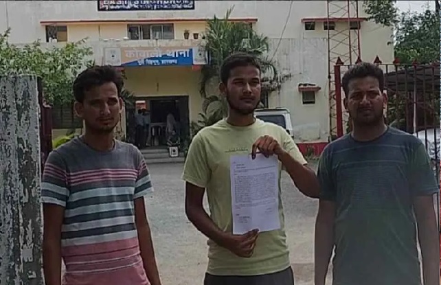 “बुजुर्ग को थाने में पीटा, छोड़ने के लिए मांगे 1 लाख”… कोवाली थाना प्रभारी के खिलाफ SSP से शिकायत