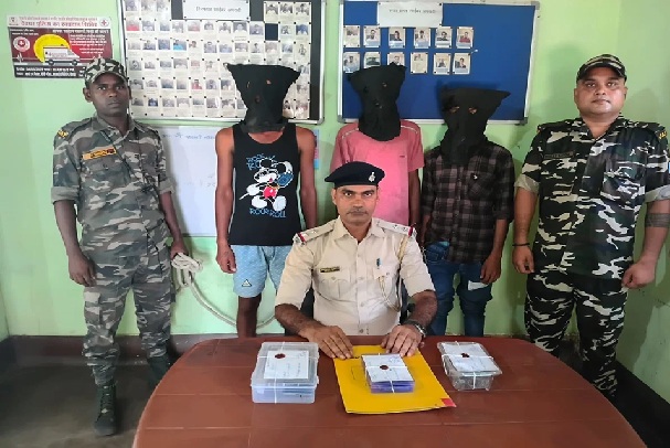 गूगल पर फर्जी नंबर डालकर उड़ा लेते थे लोगों की जमा-पूंजी, देवघर पुलिस ने दबोचे 3 साइबर अपराधी