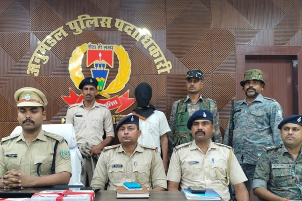 पलामू में अवैध हथियार के साथ युवक गिरफ्तार, दो देशी कट्टा बरामद