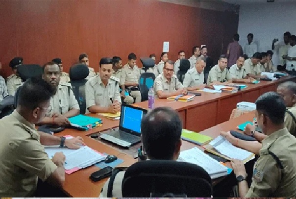 लंबित केसों पर एक्शन मोड में देवघर एसपी, अधिकारियों को दी सख्त हिदायत