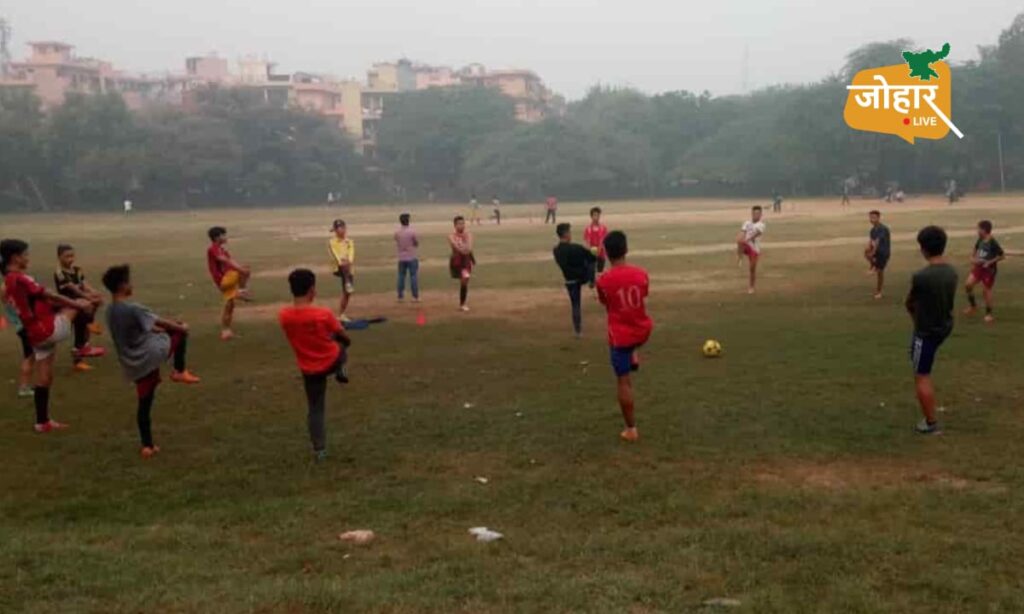 देवघर : फुटबॉल की ट्रेनिंग नहीं, खिलाड़ियों को मिल रही सेंटर बंद की धमकी और गाली