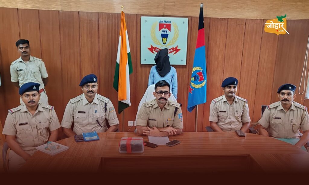 सात संगीन मामलों में वांटेड मास्टर चढ़ा खूंटी पुलिस के हत्थे, पिस्टल और गोलियां जब्त