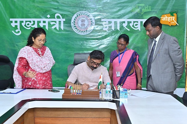सीएम हेमंत सोरेन ने खुद भरा SIR फॉर्म, लोगों से की यह अपील सीएम