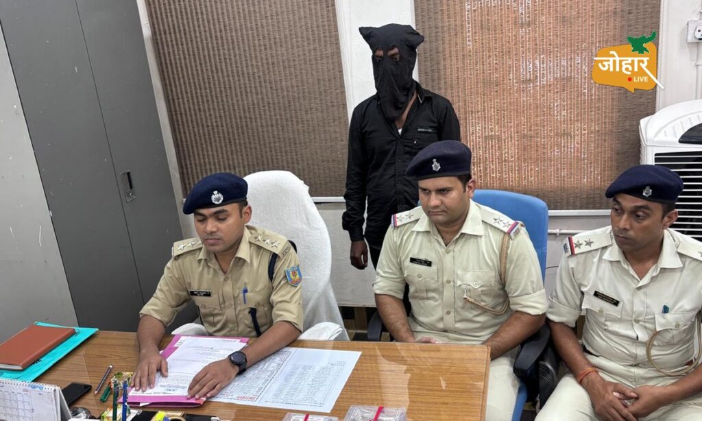 जामताड़ा में साइबर अपराधी गिरफ्तार, 4.04 लाख रुपये नकद समेत कई सामान बरामद