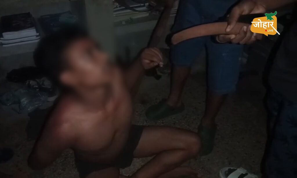 धनबादः नवोदय विद्यालय के छात्र की तीन घंटों तक बेल्ट से पिटाई, हालत गंभीर निरसा नवोदय विद्यालय में छात्र से मारपीट