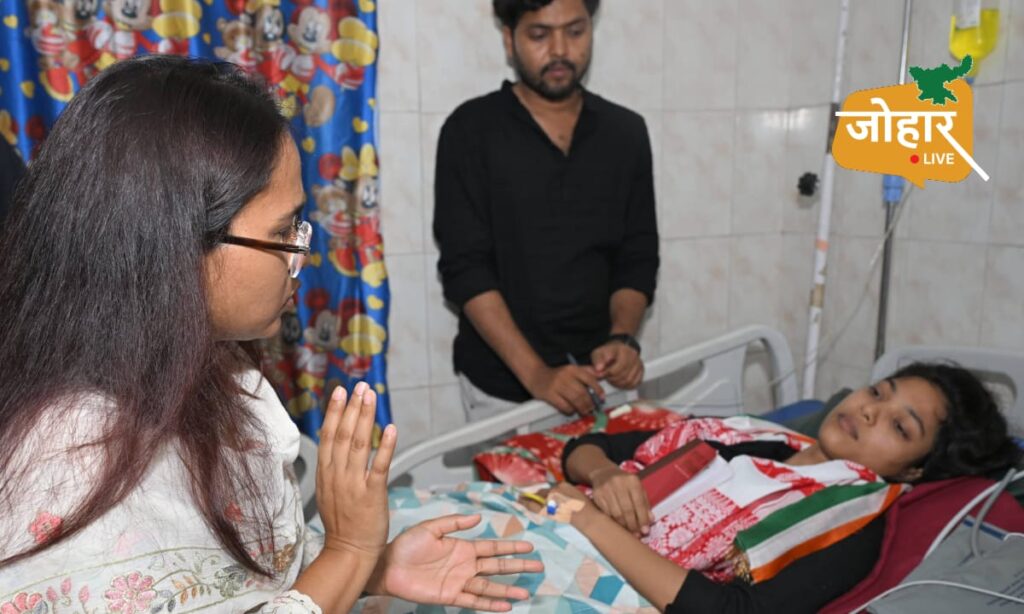 झारखंड: अनशनकारी छात्रों को डेलिगेशन में नहीं रखने पर उठे सवाल, शिल्पी नेहा तिर्की ने अस्पताल पहुंचकर की मुलाकात