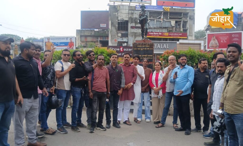 महिला पत्रकार से दुर्व्यवहार और मेमोरी कार्ड निकालने के आरोप पर पत्रकारों का प्रदर्शन, जयराम महतो से माफी की मांग