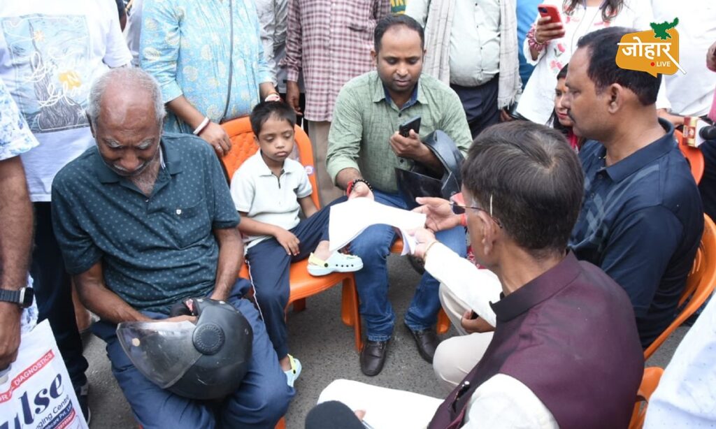 झारखंड: नेपाल में लापता रामप्रसाद की तलाश जारी, परिजनों से मिले संजय सेठ sanjay seth