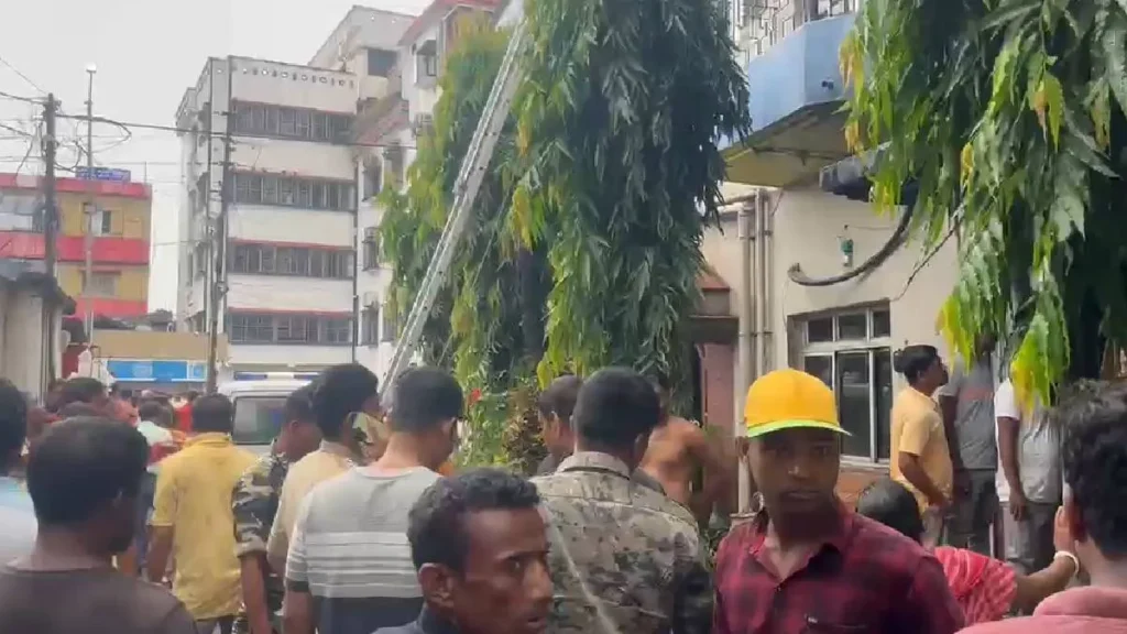 पश्चिम बंगाल: तारापीठ के होटल में भीषण आग, 5 से अधिक तीर्थयात्रियों की मौत; कई गंभीर