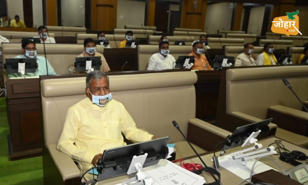 झारखंड : मास्क पहनकर विधानसभा पहुंचे बीजेपी विधायक, JPSC-JSSC पर जोरदार हंगामा, मानसून सत्र स्थगित babulal marandi