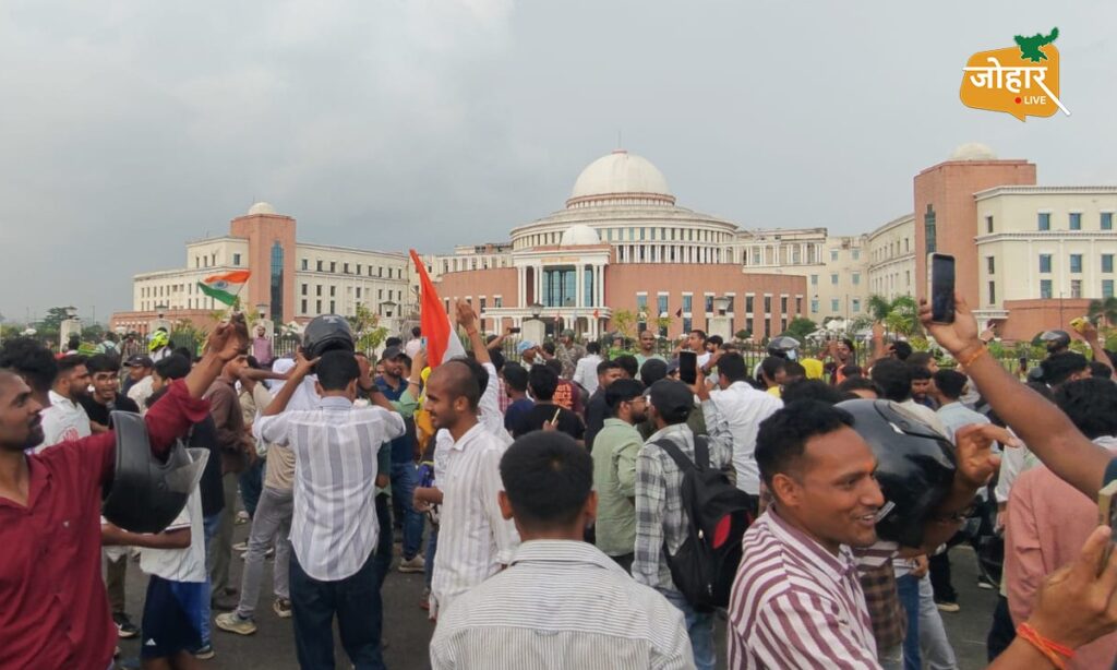 JPSC प्रोटेस्ट: झारखंड विधानसभा में घुसे छात्र प्रदर्शनकारी