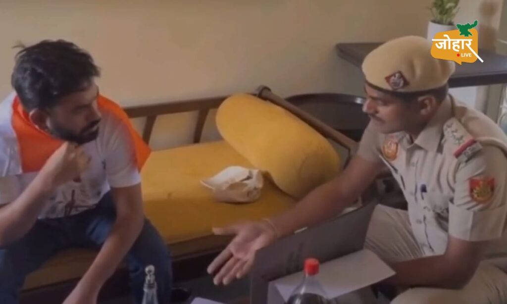 दिल्ली: अभिजीत दीपके के घर पहुंची पुलिस, CJP और AAP कार्यकर्ताओं ने निकाली तिरंगा यात्रा