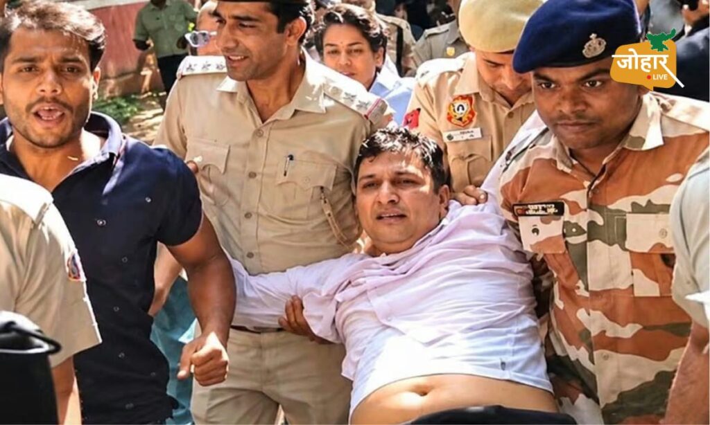 गांधी जयंती में दिल्ली बना छावनी : ज्ञानेश कुमार के इस्तीफे के मांग के बाद 11 मेट्रो स्टेशन बंद, हिरासत में लिए गए AAP अध्यक्ष सौरभ भारद्वाज