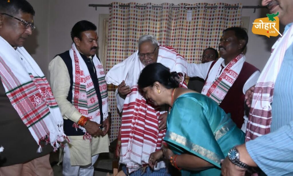 झारखंडः बीजेपी के नए प्रभारी की करिया मुंडा से मुलाकात, महज शिष्टाचार या गलती का एहसास?
