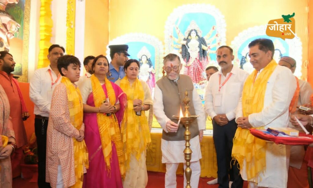 राज्यपाल संतोष गंगवार ने किया कल्पना लोक दुर्गा पूजा पंडाल का उद्घाटन, तिरुपति बालाजी और महाभारत की झलक ने मोहा भक्तों का मन