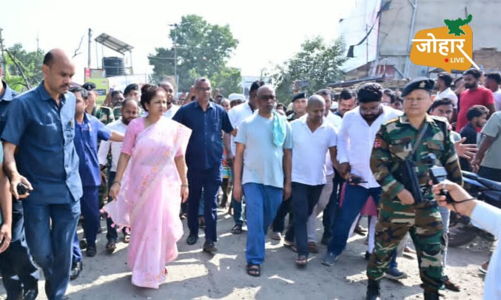 झारखंड: हेमंत सोरेन ने कसमार-बरलंगा सड़क का किया निरीक्षण, कल्पना सोरेन के साथ चाय-पकौड़ी का लिया स्वाद